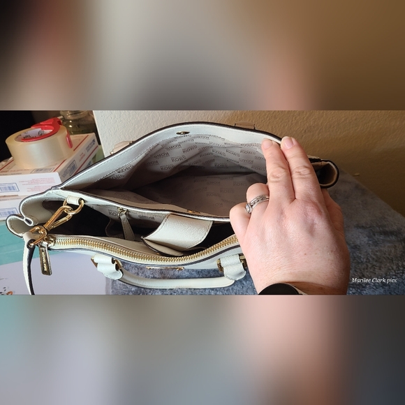 EUC Michael Kors tote bag - Picture 11 of 16